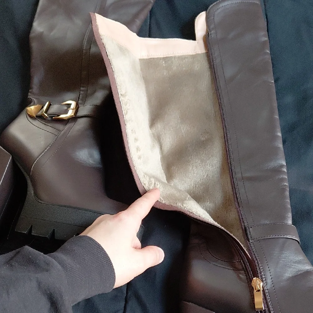 Elegant Brown Heeled Boots with Gold Accents - Picture 4 of 5